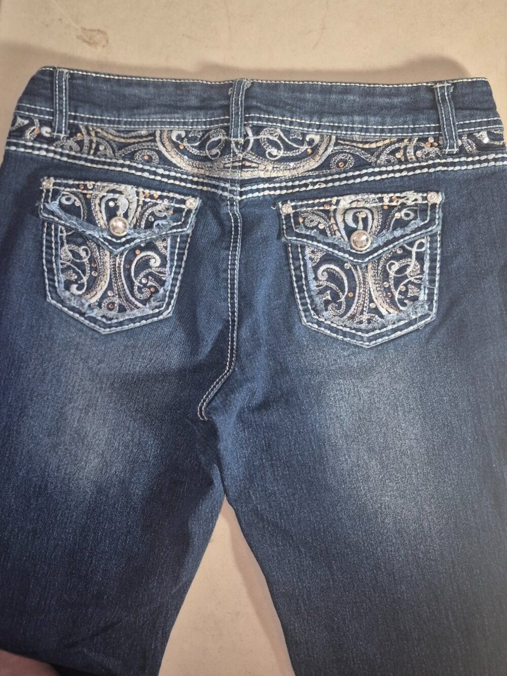 Arizona Jeans Company Bling Jeans, flared cuffs, size 16.5  28" Waist - Picture 2 of 16